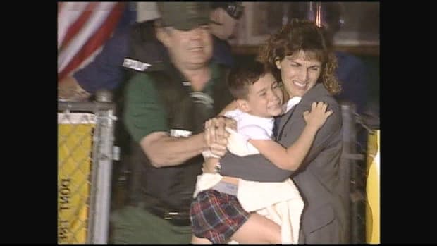 ELIAN MUJER POLICIA